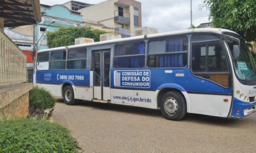 Ônibus do Consumidor da Alerj desembarca em Volta Redonda